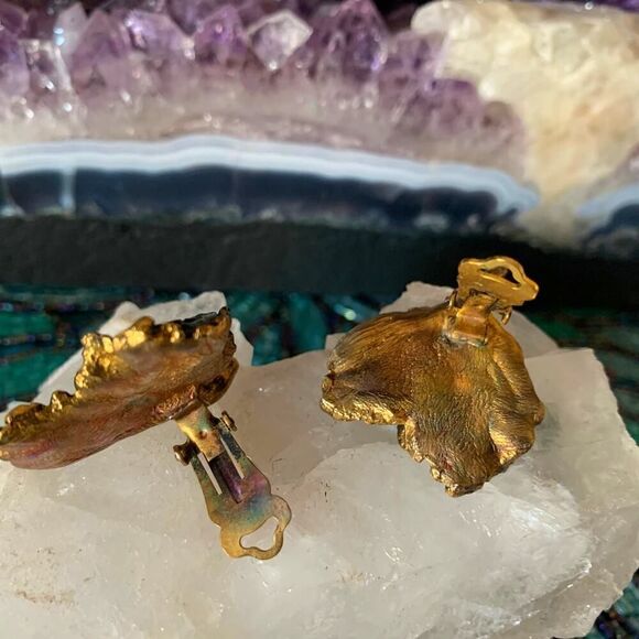 Gorgeous Green/Blue Crystal Brooch/Earrings SET, in Gold, Unmarked - Picture 5 of 6